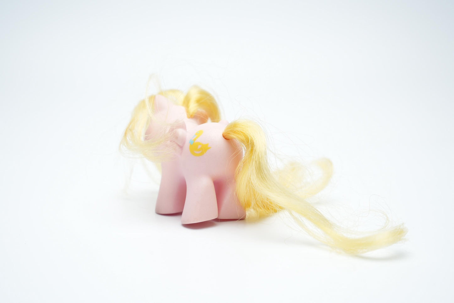 Betoverende Vintage 'My Little Pony' – Zachtroze met Gouden Detail