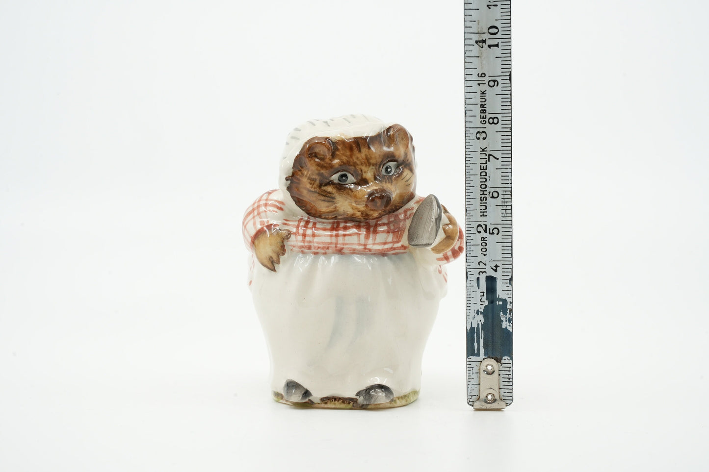 Mrs. Tiggy Winkle- Beatrix Potter Beeldje- Beswick, Engeland, Copyright 1948