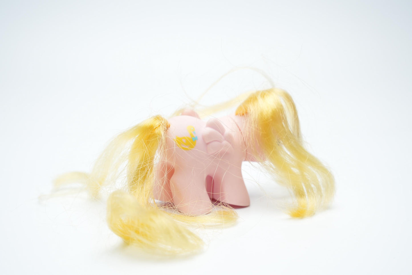 Betoverende Vintage 'My Little Pony' – Zachtroze met Gouden Detail