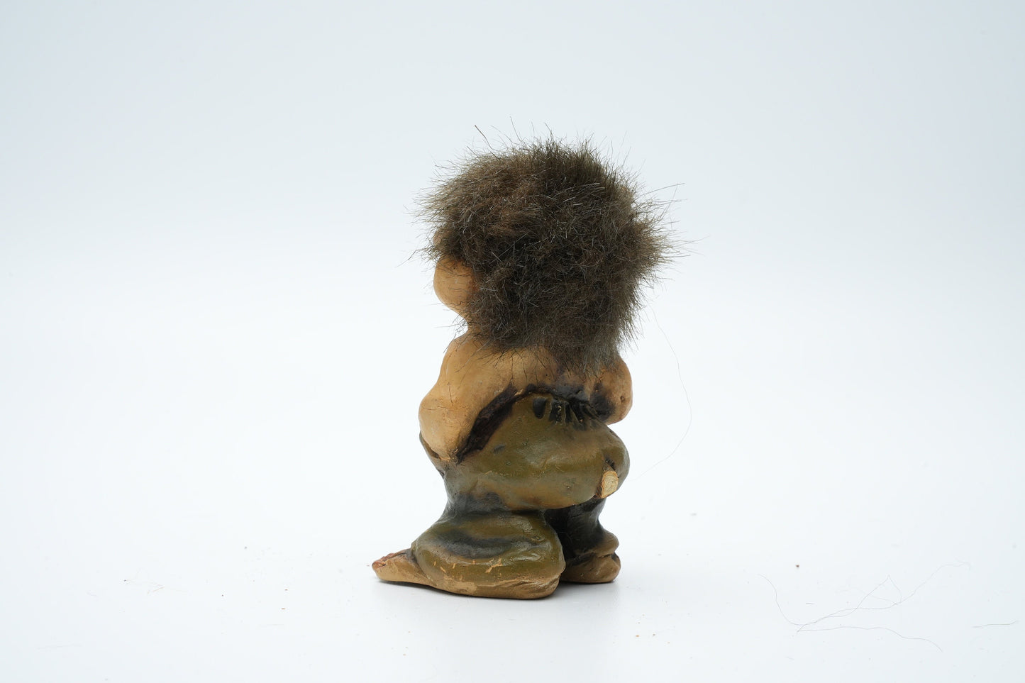Troll met handen in zijn zakken - schattig figuur - magie figuren