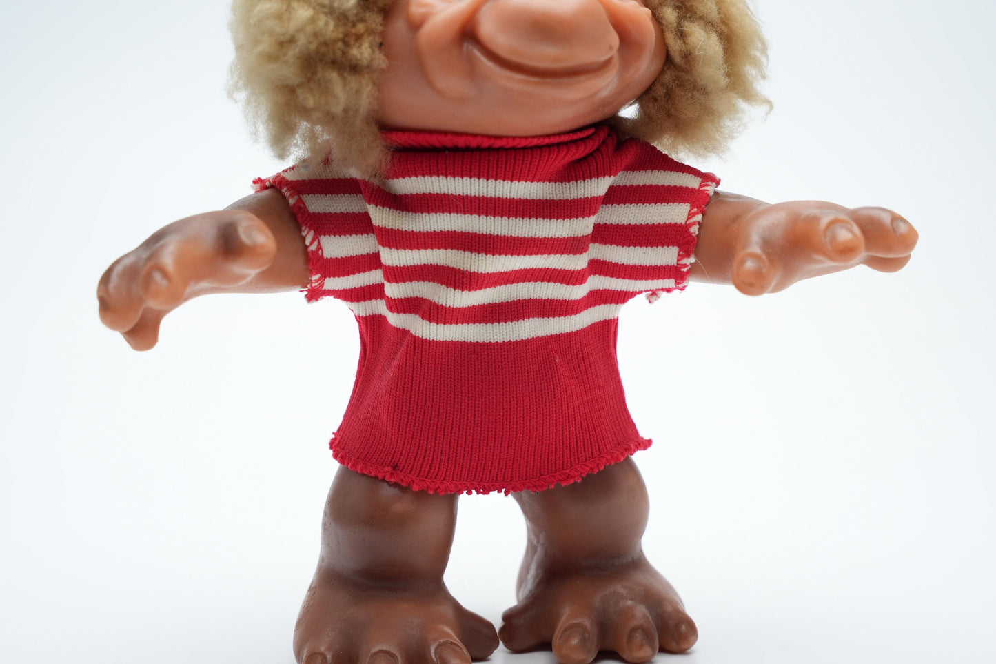 Vintage Thomas Dam Things troll monkey 1965 | T.H. Dam Design 1965 | Vintage dam trol aap met rood shirt