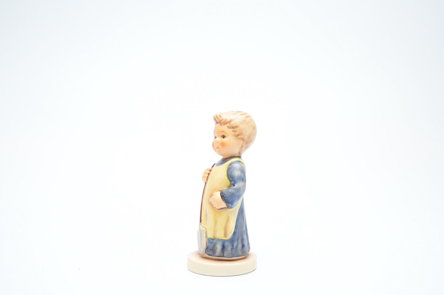 Goebel Hummel Figurine “Muß noch umgraben – Garden Treasures” (Hum 727, 9 cm/3,5 inch)