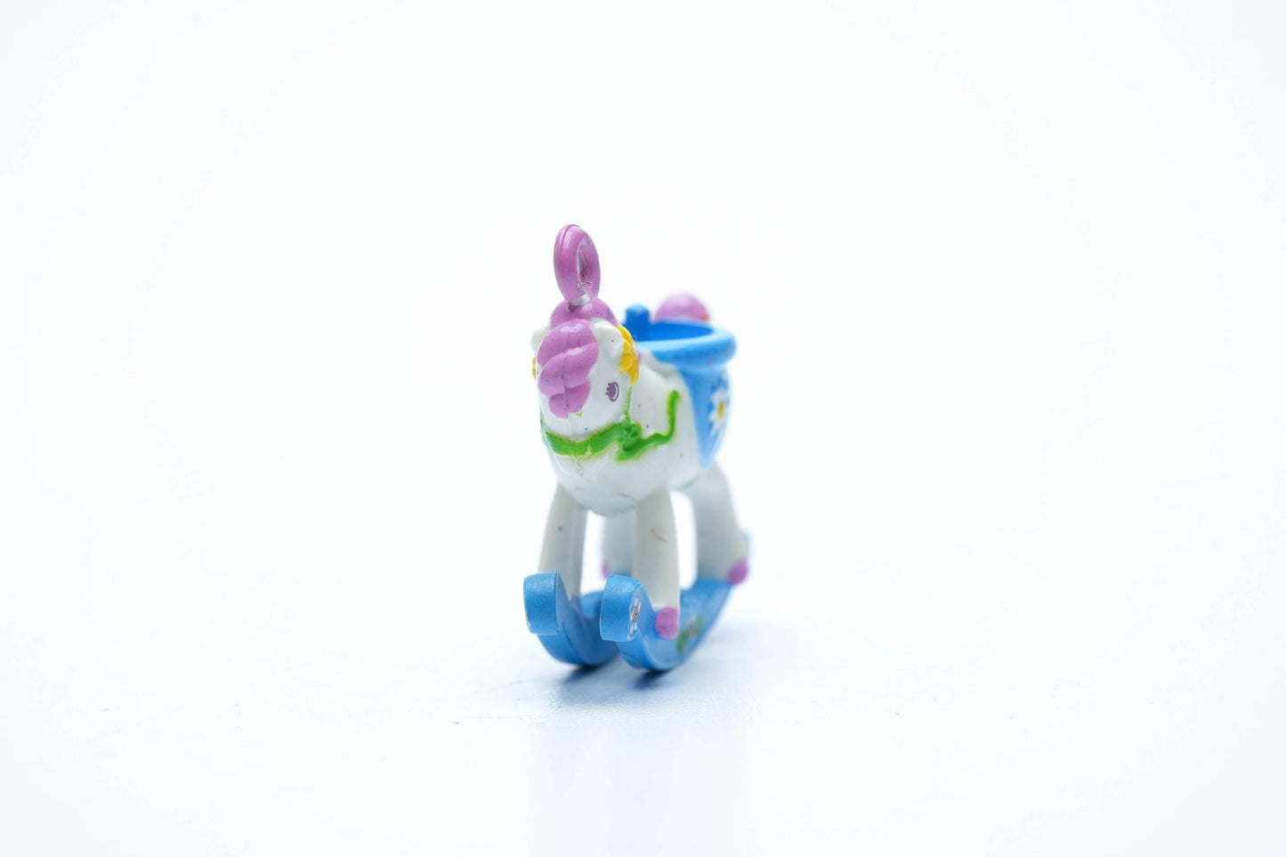 Vintage Charmkins Lazy Daisy – Wippaardje Paardje 1983 Hasbro – Miniatuur Bedel met Bloemen