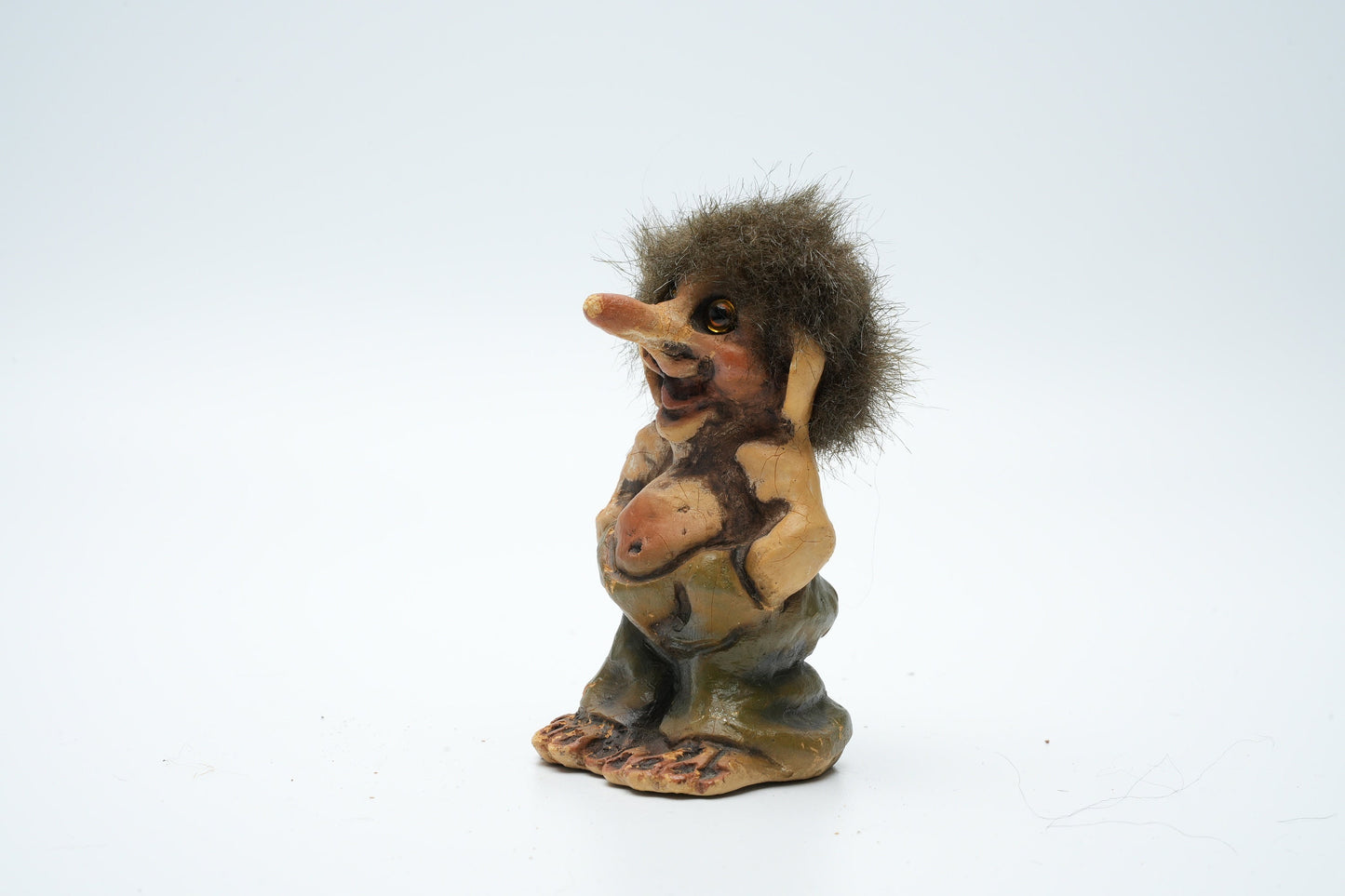 Troll met handen in zijn zakken - schattig figuur - magie figuren