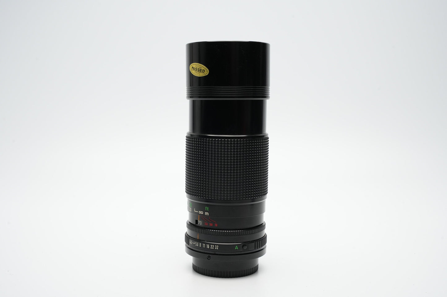 Canon FD 70-150 mm f4.5 zoomlens. Mooie scherpe optiek. Fantastisch bereik voor portretten met ingebouwde zonnekap