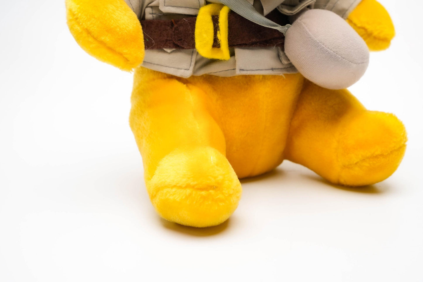 Vintage Winnie the Pooh knuffel als avonturier – Disney pluche beer – ca. 23 cm (9 inch)
