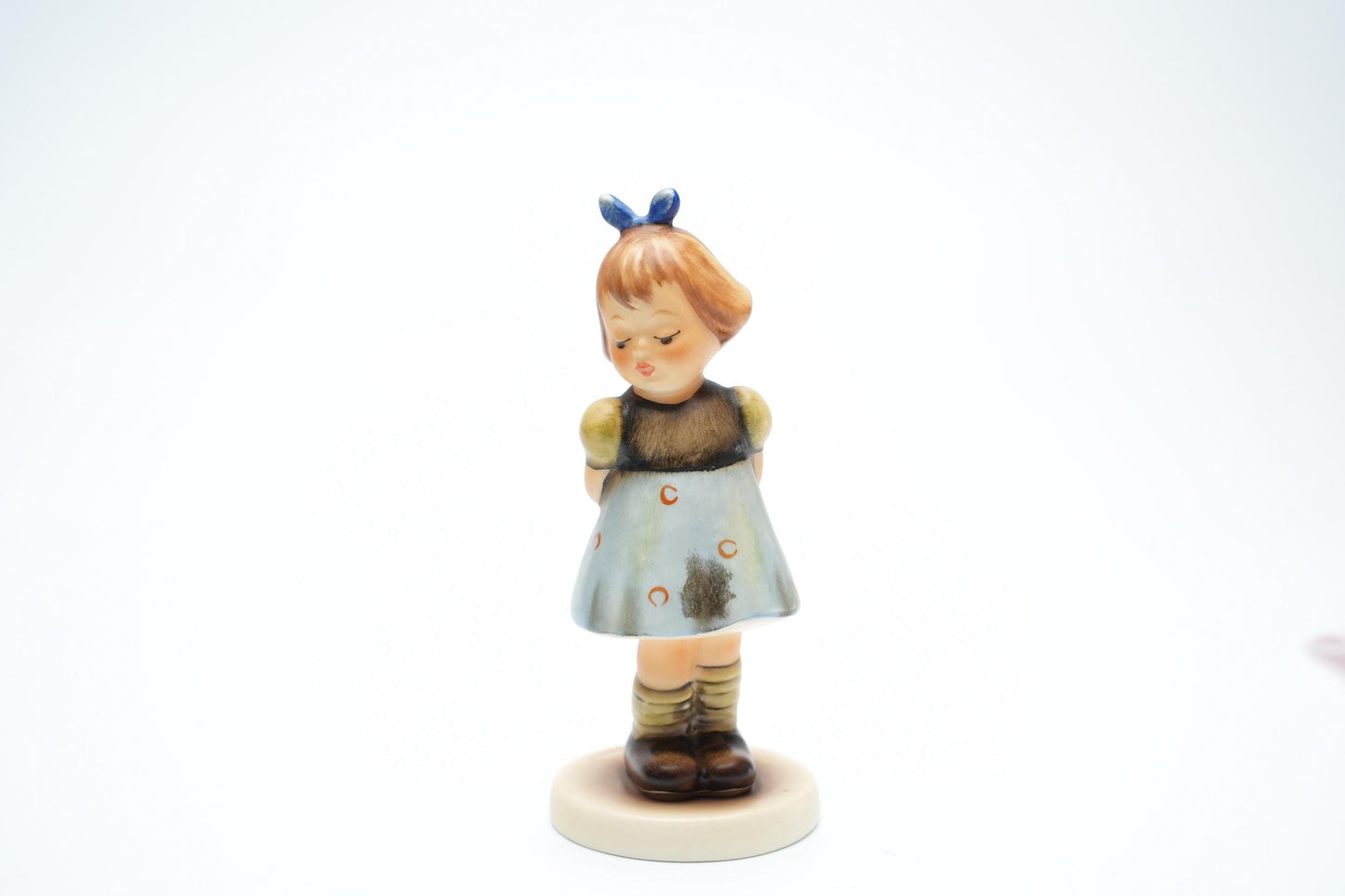 Two Hands, One Treat #192 - Hummel 493 (9 cm / 3 .5 inch)