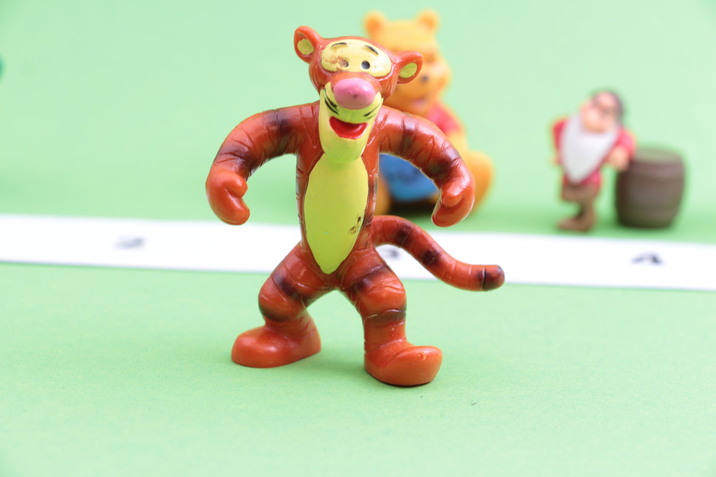 Figuren van Disney - Winnie The Pooh - Teigetje - vintage uit verschillende jaartallen