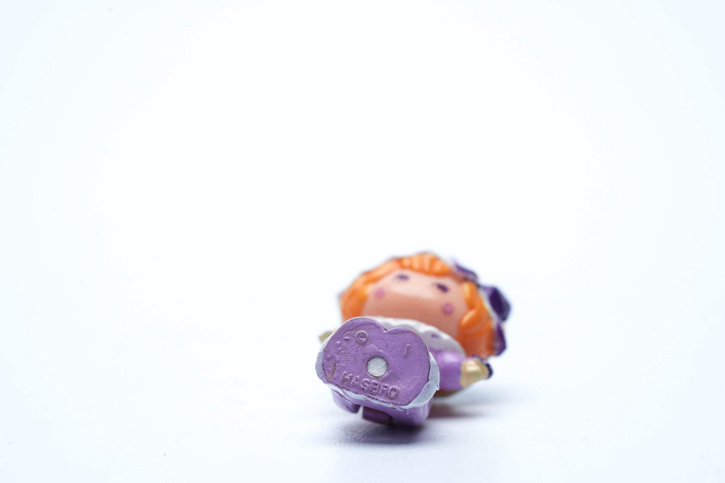 Vintage Charmkins Blossom in Pajamas – Hasbro 1983 – Zeldzame Pyjama-editie | Paarse bedelfiguur