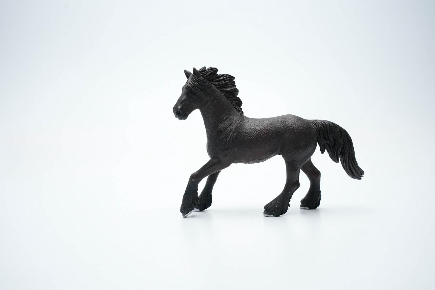 Schleich Friese Paard 13604 – 11 cm (ca. 4.3 inch) – 2005 – Vintage Verzamelmodel