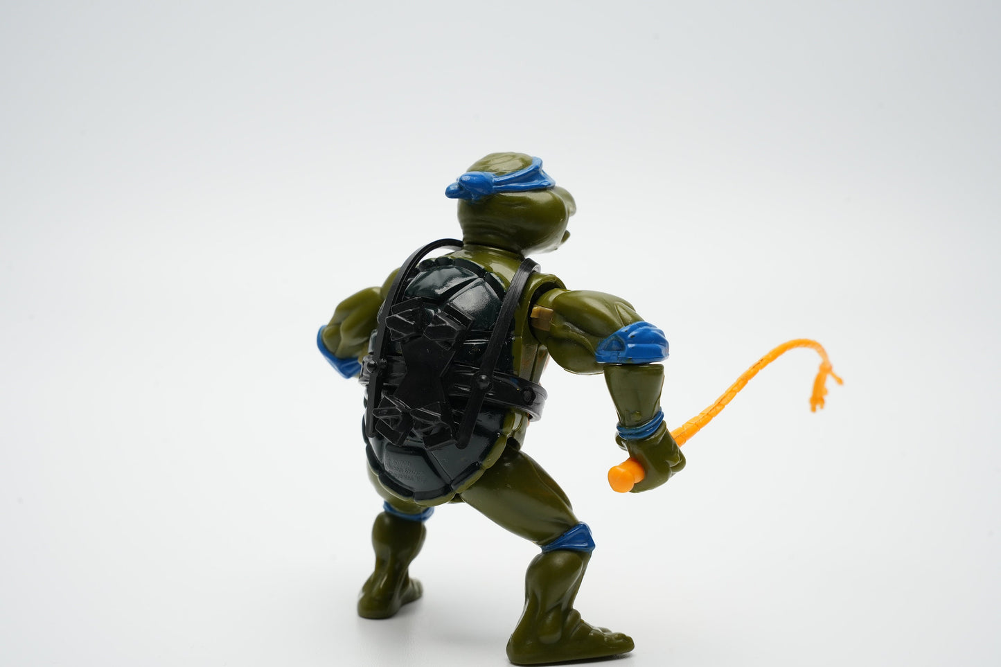 Teenage Mutant Ninja Turtles vintage figuur 1988 Leonardo met wapen (zweep)