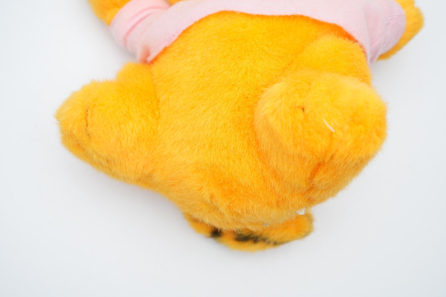 Vintage Garfield Knuffel met Roze Sjaal - United Feature Syndicate Inc. & Paws (1981)