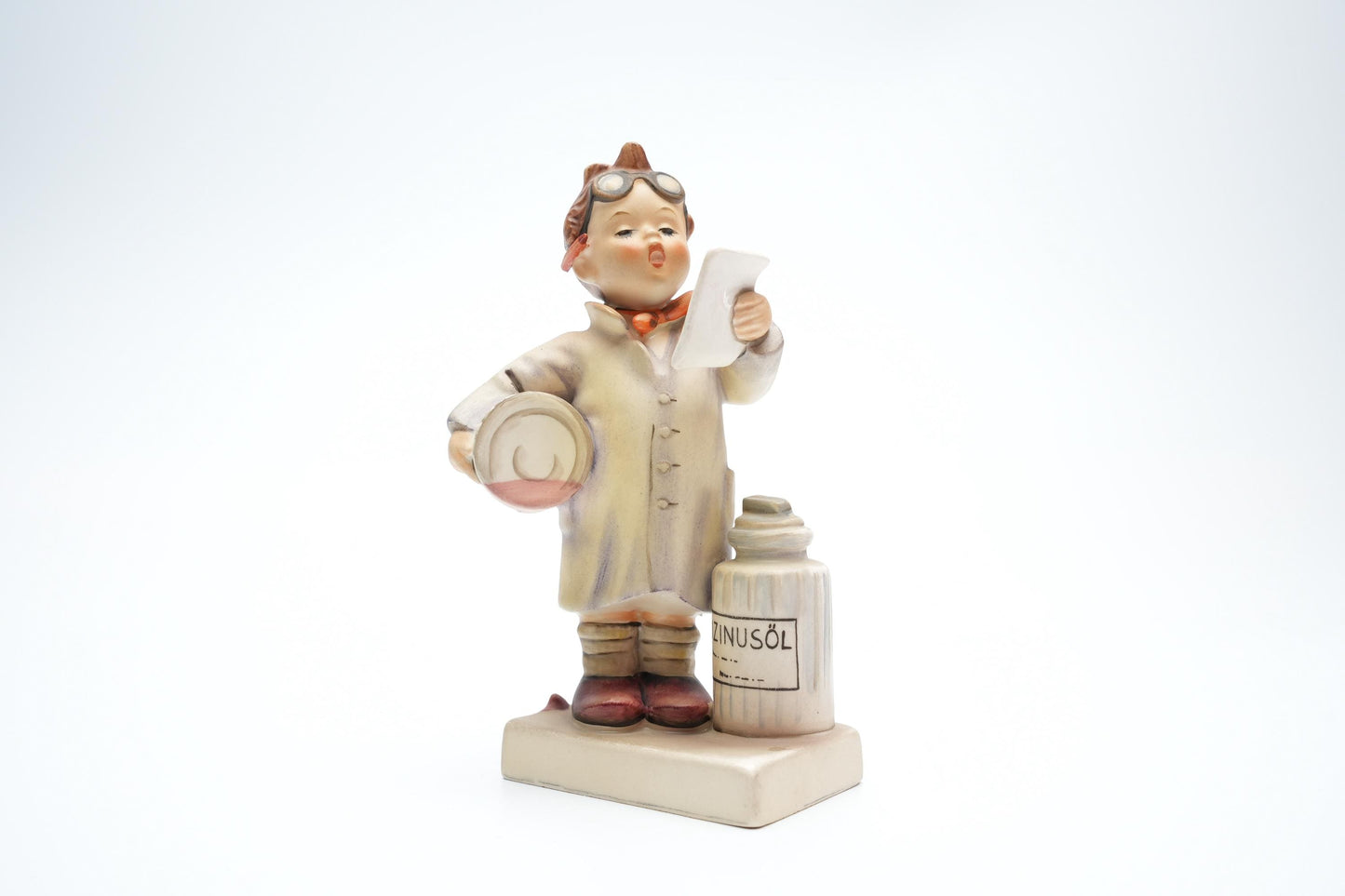 Hummel Beeldje 'Kleine Apotheker' - HUM 322, TMK-6 (15 cm / 6 inch)