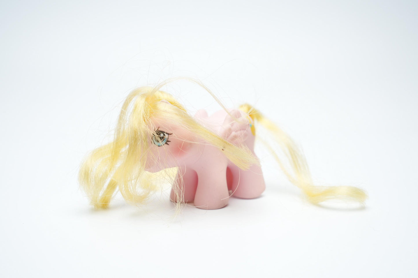Betoverende Vintage 'My Little Pony' – Zachtroze met Gouden Detail