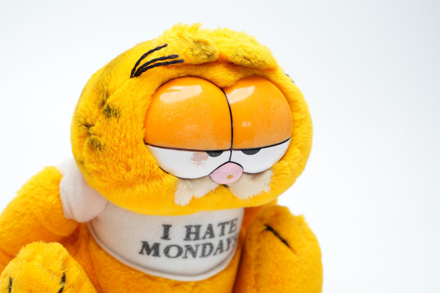 Garfield Knuffel – 18 cm (7,1 inch) – "I Hate Mondays" – United Feature Syndicate