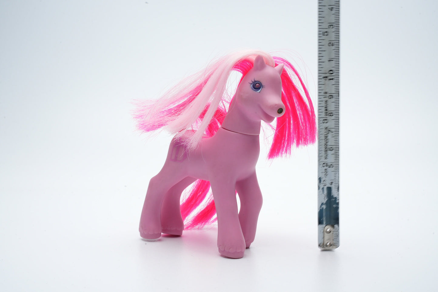 Schattige roze pony met roze haar | My Little Pony paard vintage