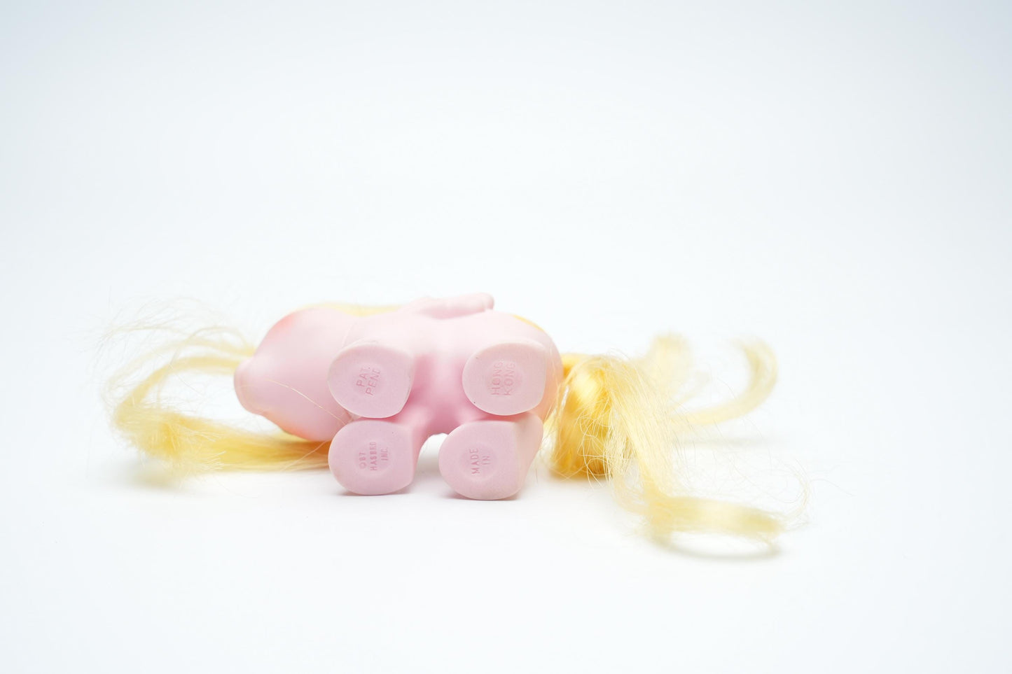 Betoverende Vintage 'My Little Pony' – Zachtroze met Gouden Detail