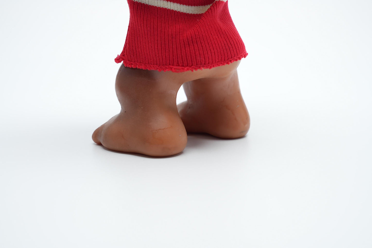Vintage Thomas Dam Things troll monkey 1965 | T.H. Dam Design 1965 | Vintage dam trol aap met rood shirt