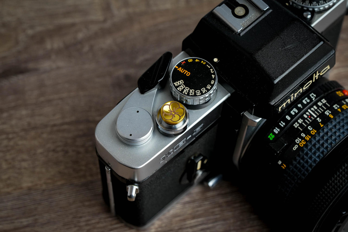 Messing ontspanknop met Sakura bloem: Verfraai je camera met een exclusieve uitstraling