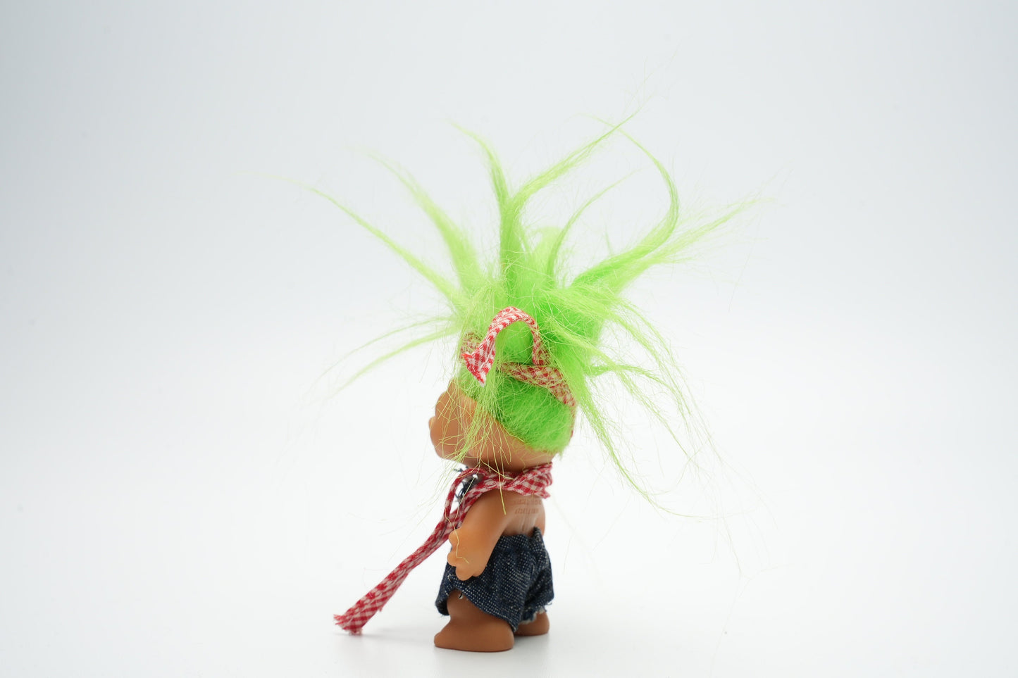 Kleine troll met groen haar - punk - hippie - boer