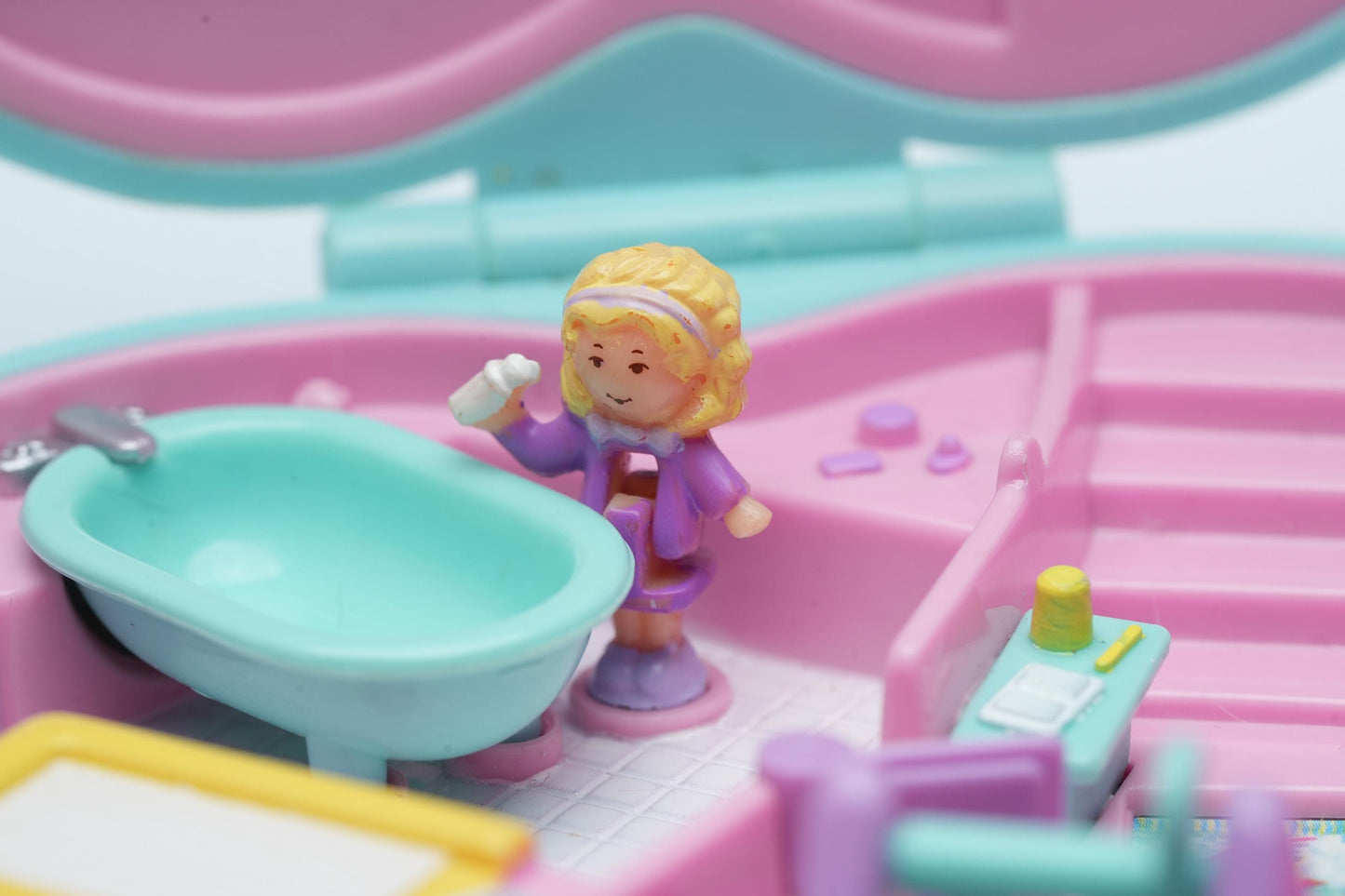 Vintage Polly Pocket 1994 Babytime Fun – Compleet met Polly & Baby’s – Bluebird Nursery Set