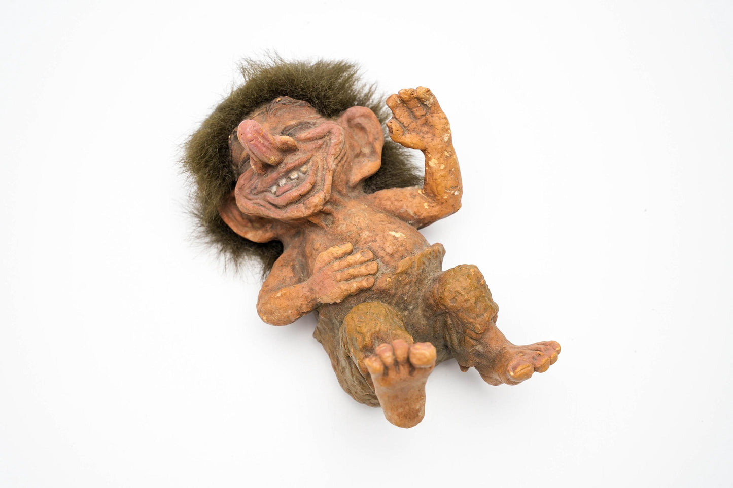 Vintage Nyform Trol Beeldje liggend – Handgemaakt in Noorwegen – 18 cm/7 inch