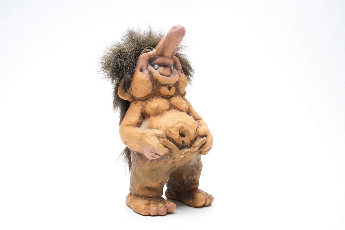 Vintage Nyform Trol met Grote Neus & Bolle Buik – Noors Handgemaakt Trollenbeeldje – 15 cm / ca. 5.9 inch