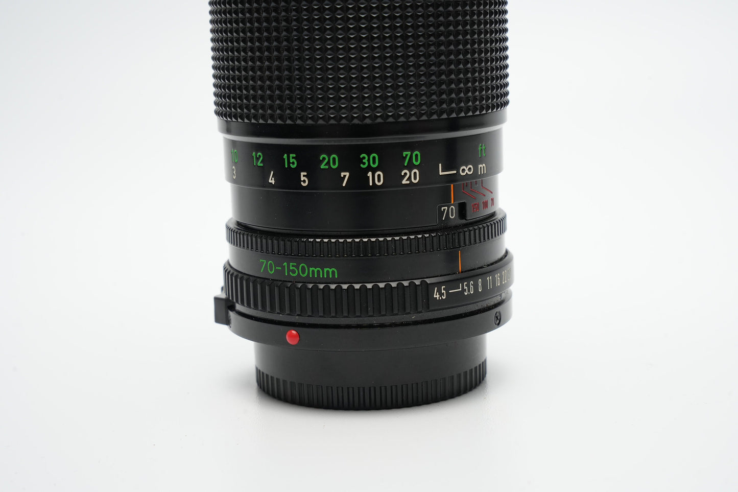 Canon FD 70-150 mm f4.5 zoomlens. Mooie scherpe optiek. Fantastisch bereik voor portretten met ingebouwde zonnekap