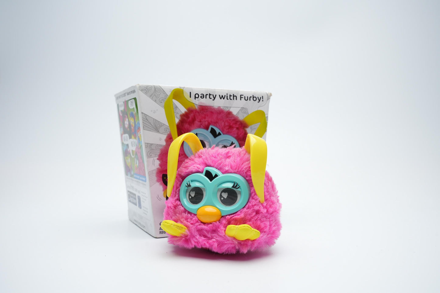 Furby Party Rockers – Pink met Gele Oortjes (Hasbro) in Doos