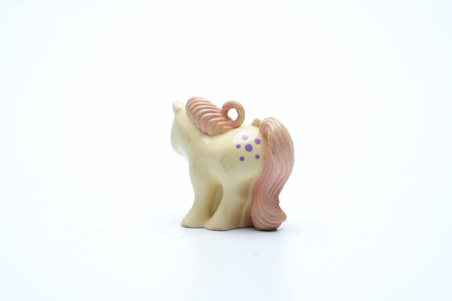 Vintage My Little Pony x Charmkins Pixie Pony – Mommy Charm – Hasbro 1983 | Zeldzaam G1 PVC figuur
