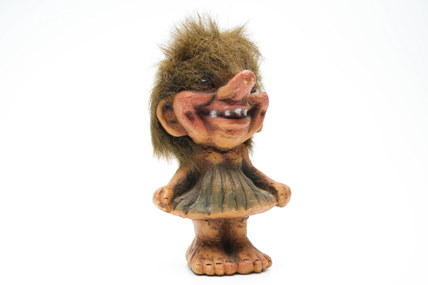 Nyform Trollenmeisje met Jurkje – Vintage Noors Beeldje – 15 cm / ca. 5.9 inch