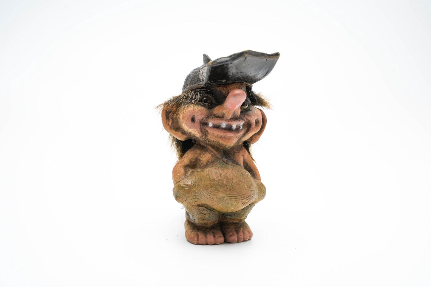 Nyform Trol 10 cm – Zeldzame Uitgave met Zwarte Pet