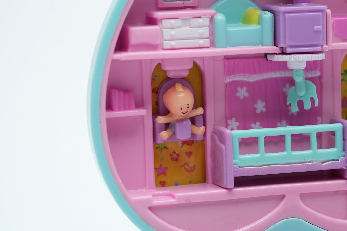Vintage Polly Pocket 1994 Babytime Fun – Compleet met Polly & Baby’s – Bluebird Nursery Set