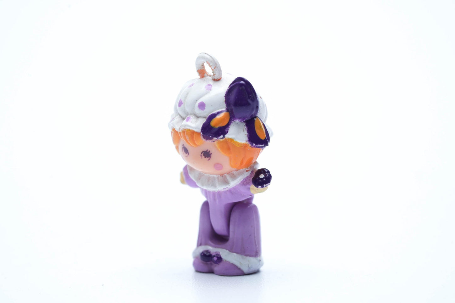 Vintage Charmkins Blossom in Pajamas – Hasbro 1983 – Zeldzame Pyjama-editie | Paarse bedelfiguur
