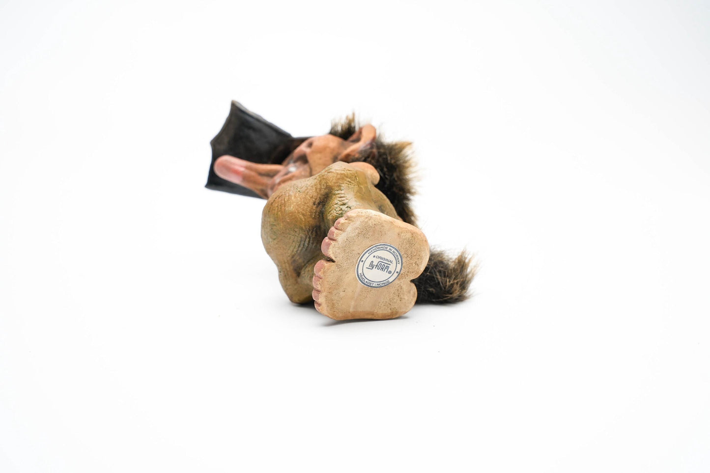 Nyform Trol 10 cm – Zeldzame Uitgave met Zwarte Pet