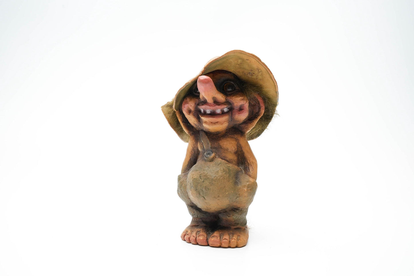 Vintage Nyform Trol met Hoed – Noors Handgemaakt Trollenbeeldje – 15 cm / ca. 5.9 inch