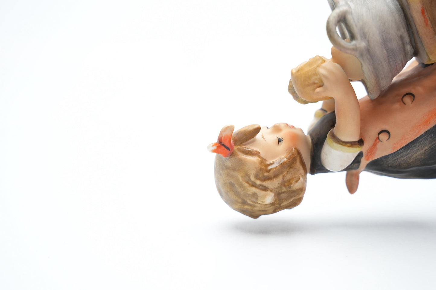 Hummel Beeldje 'Doll Bath' - HUM 319 - TMK 6 (13 cm / 5 inch)