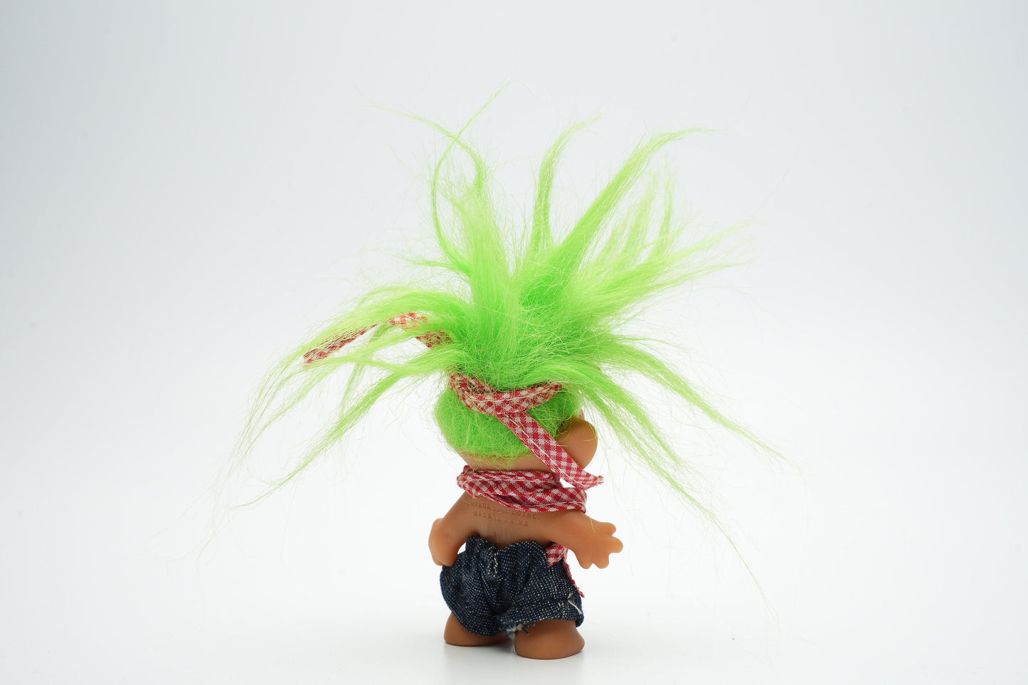 Kleine troll met groen haar - punk - hippie - boer