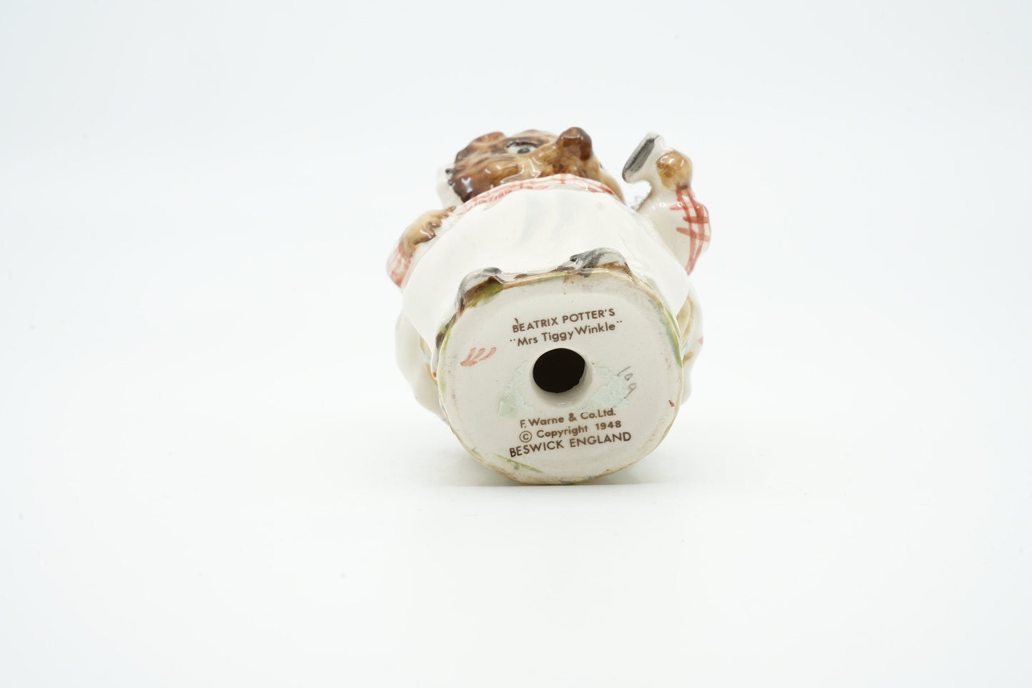Mrs. Tiggy Winkle- Beatrix Potter Beeldje- Beswick, Engeland, Copyright 1948