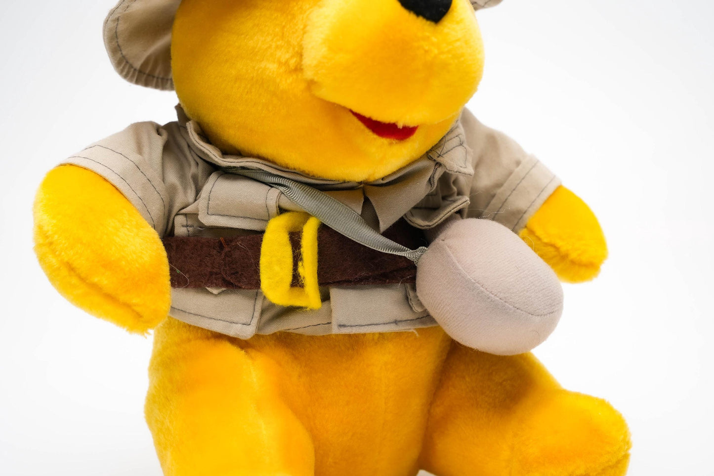 Vintage Winnie the Pooh knuffel als avonturier – Disney pluche beer – ca. 23 cm (9 inch)