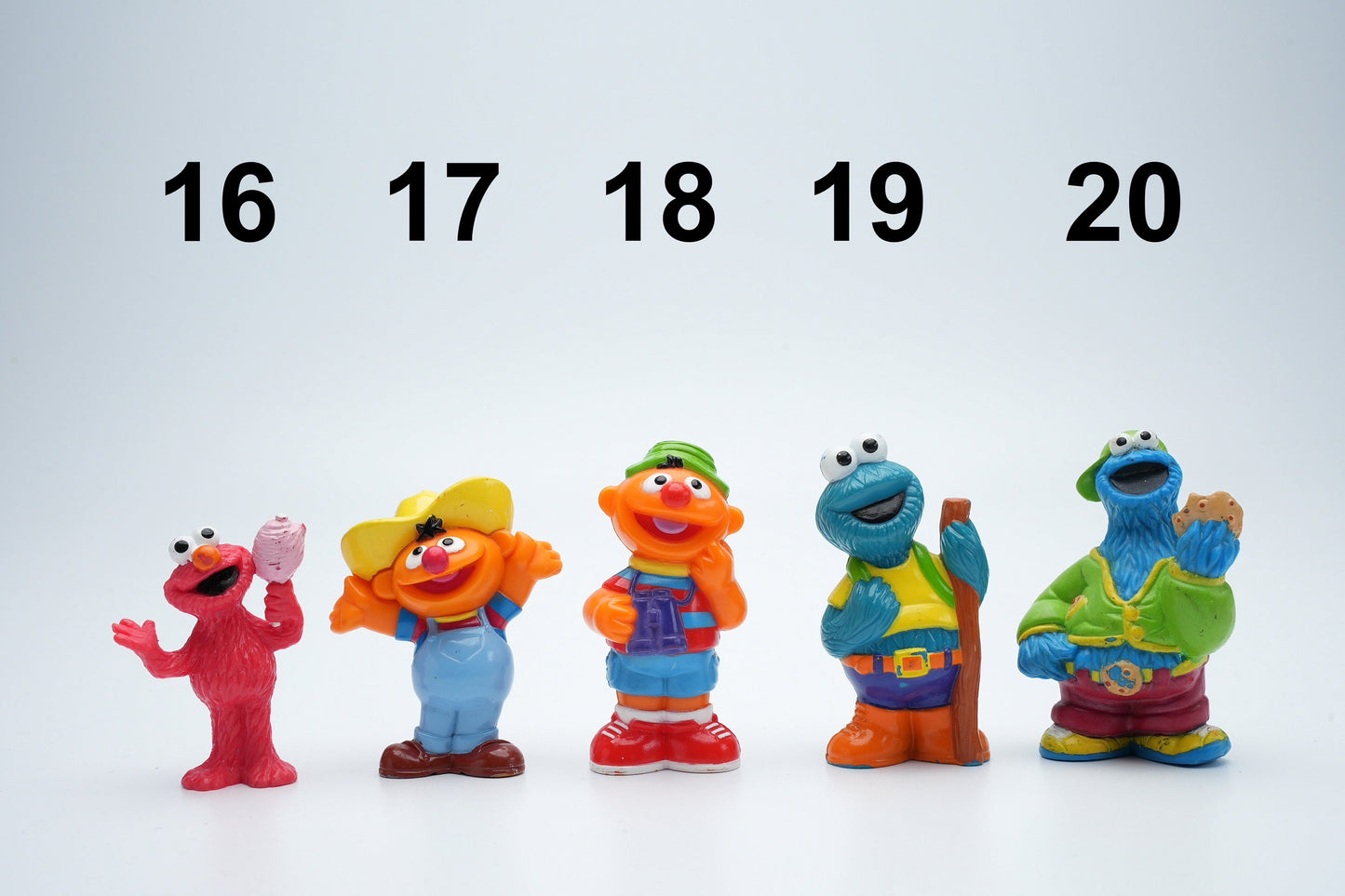 Sesame Street figuren uit verschillende jaartallen en formaten (Sesamstraat)