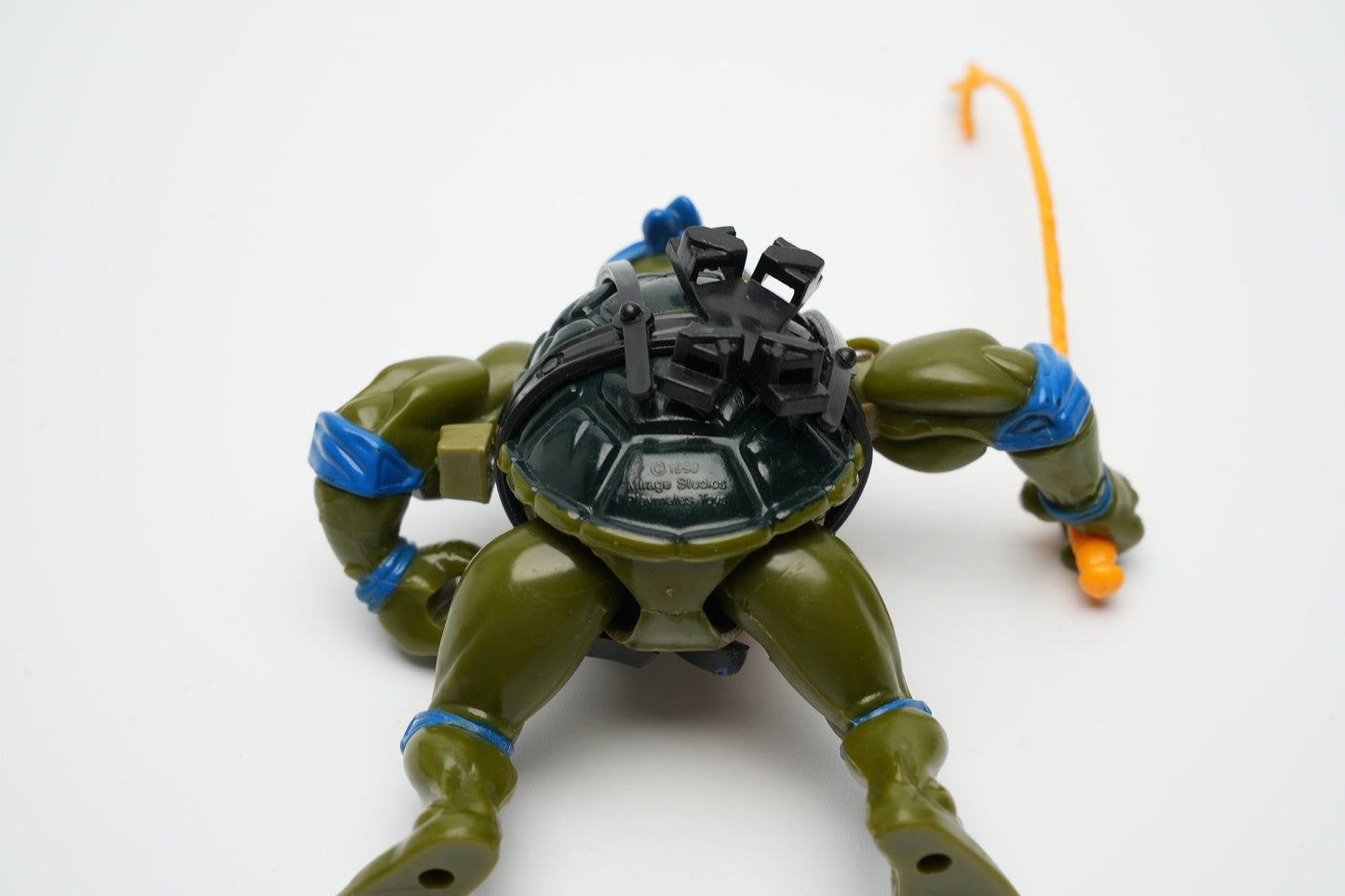 Teenage Mutant Ninja Turtles vintage figuur 1988 Leonardo met wapen (zweep)