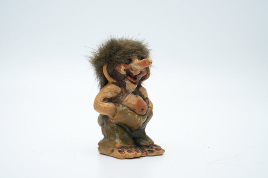 Troll met handen in zijn zakken - schattig figuur - magie figuren