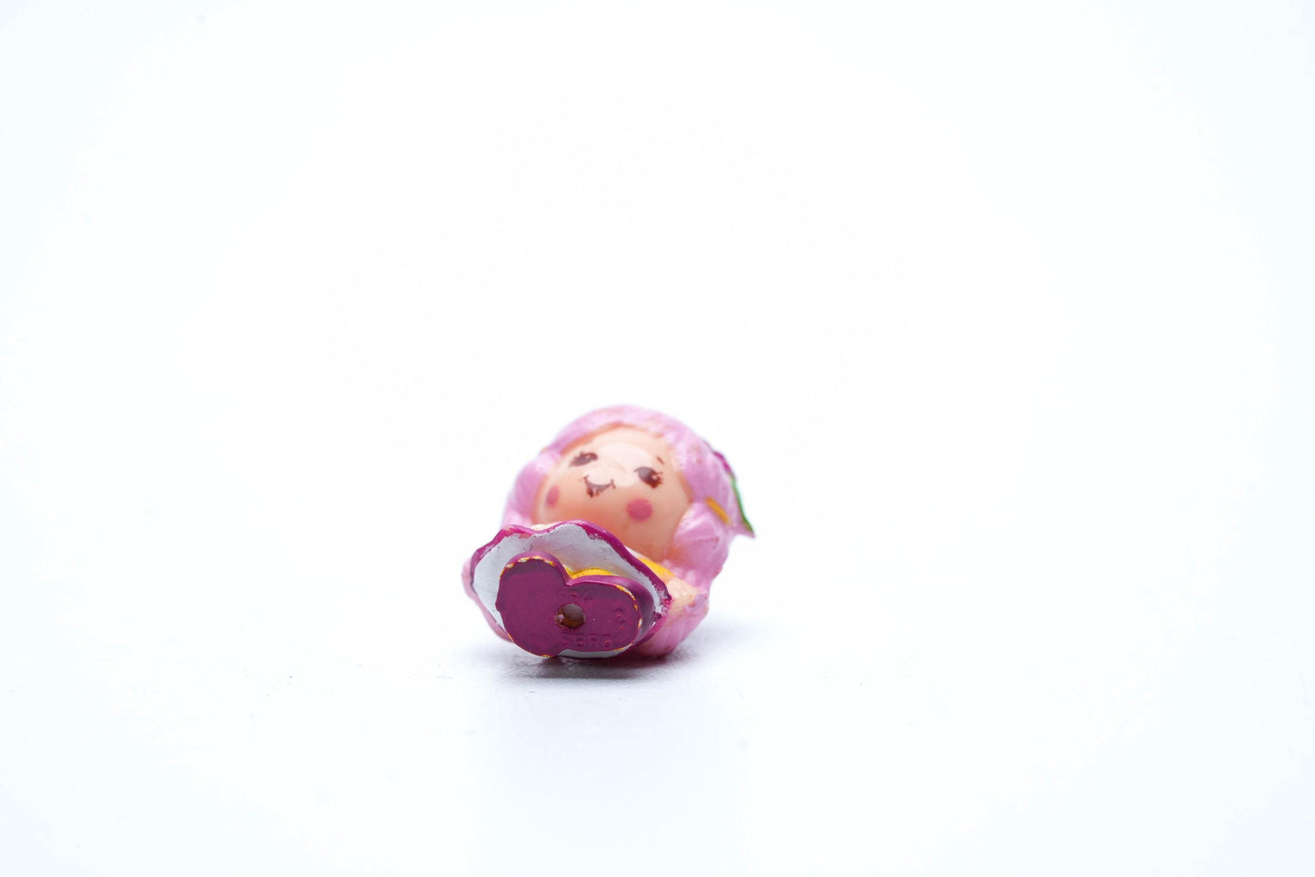 Vintage Hasbro Charmkins Hunny Bunch – Roze Haar & Paarse Schoentjes – 1983 Bedelfiguur