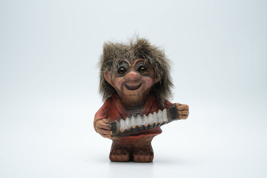 Troll met accordion in handen - vintage Nyform uit Noorwegen - boswezen - 5.5 inch