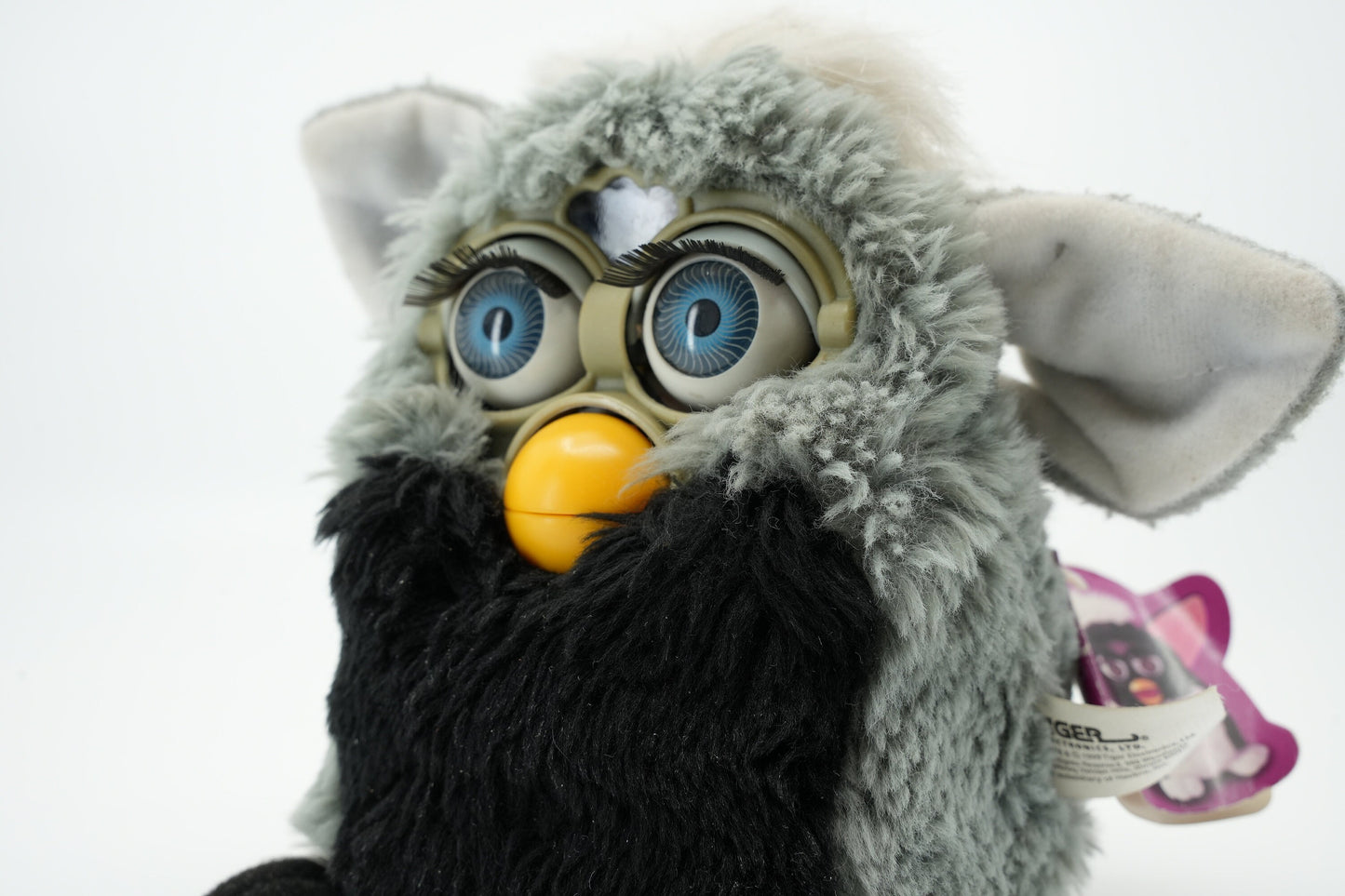 Vintage Furby Koala blauwe ogen 1999 | furby tag | Vintage Furby met Grijs/ Zwarte vacht | Spreekt Engels en Furbish