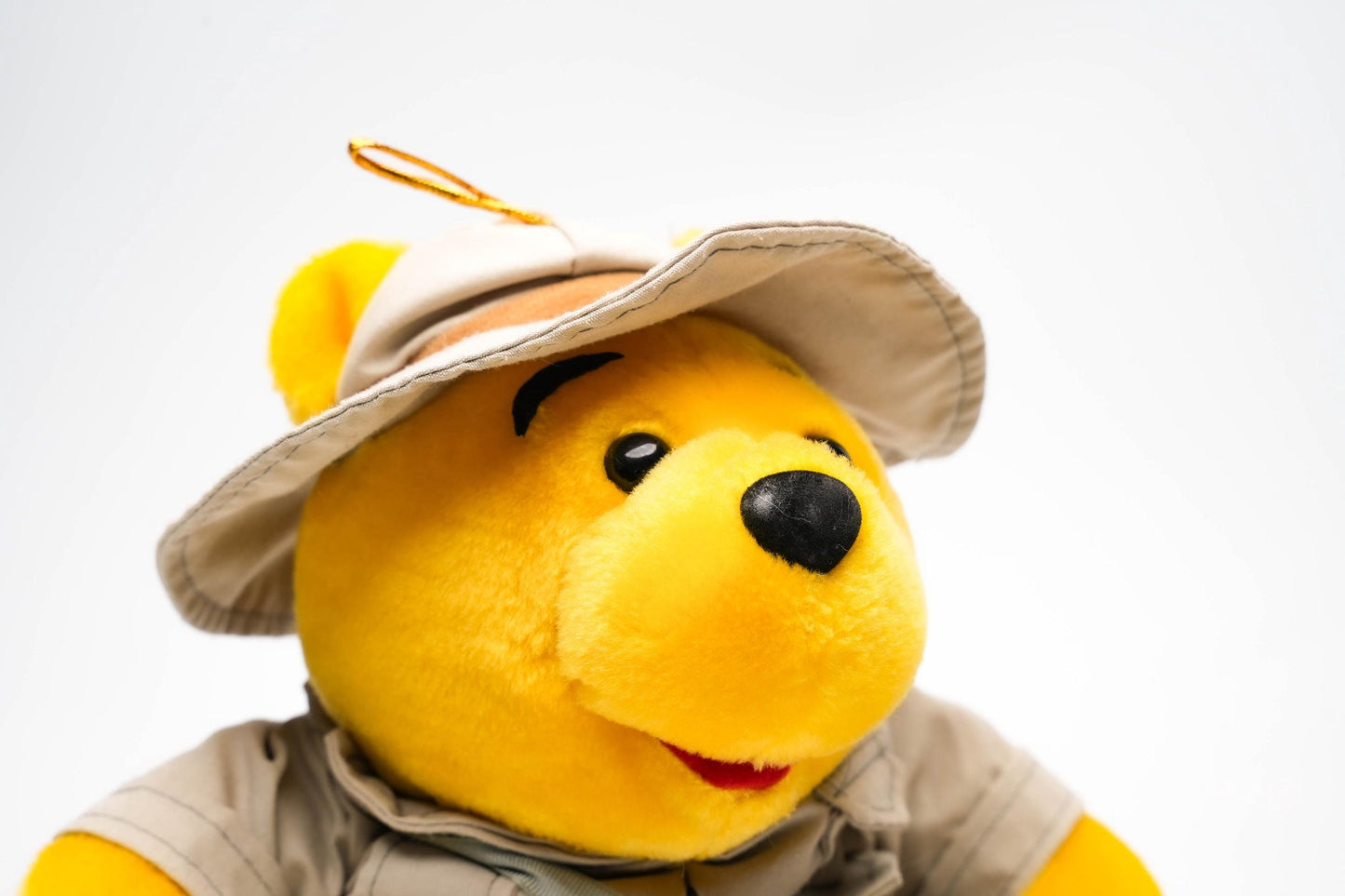Vintage Winnie the Pooh knuffel als avonturier – Disney pluche beer – ca. 23 cm (9 inch)