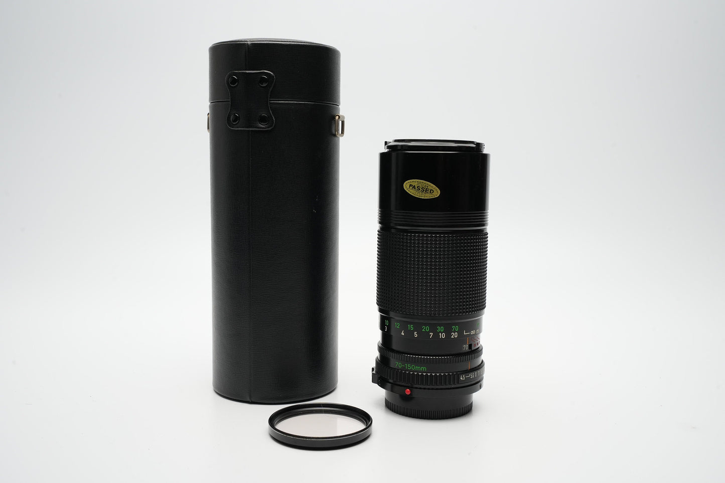 Canon FD 70-150 mm f4.5 zoomlens. Mooie scherpe optiek. Fantastisch bereik voor portretten met ingebouwde zonnekap