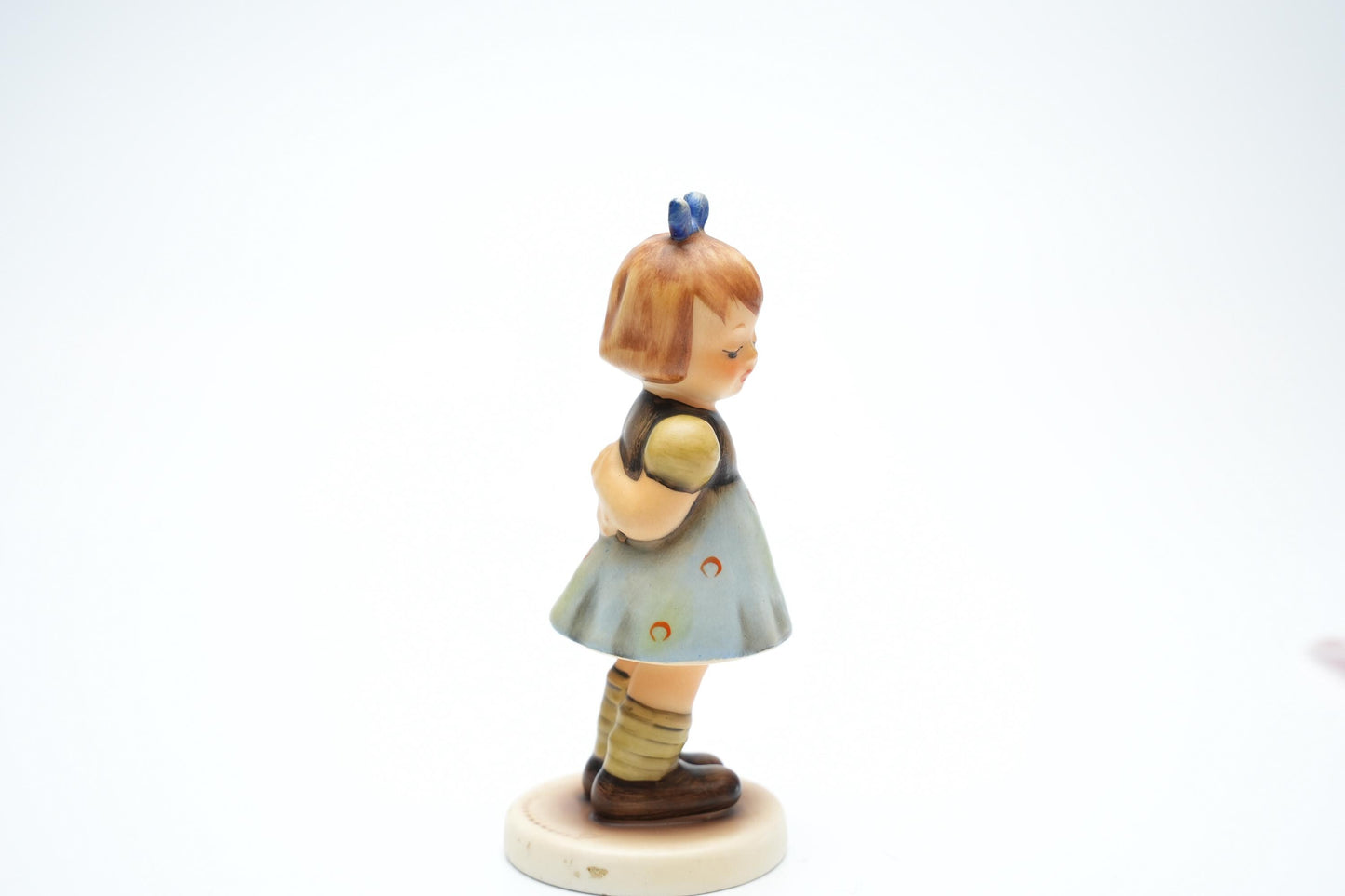 Two Hands, One Treat #192 - Hummel 493 (9 cm / 3 .5 inch)