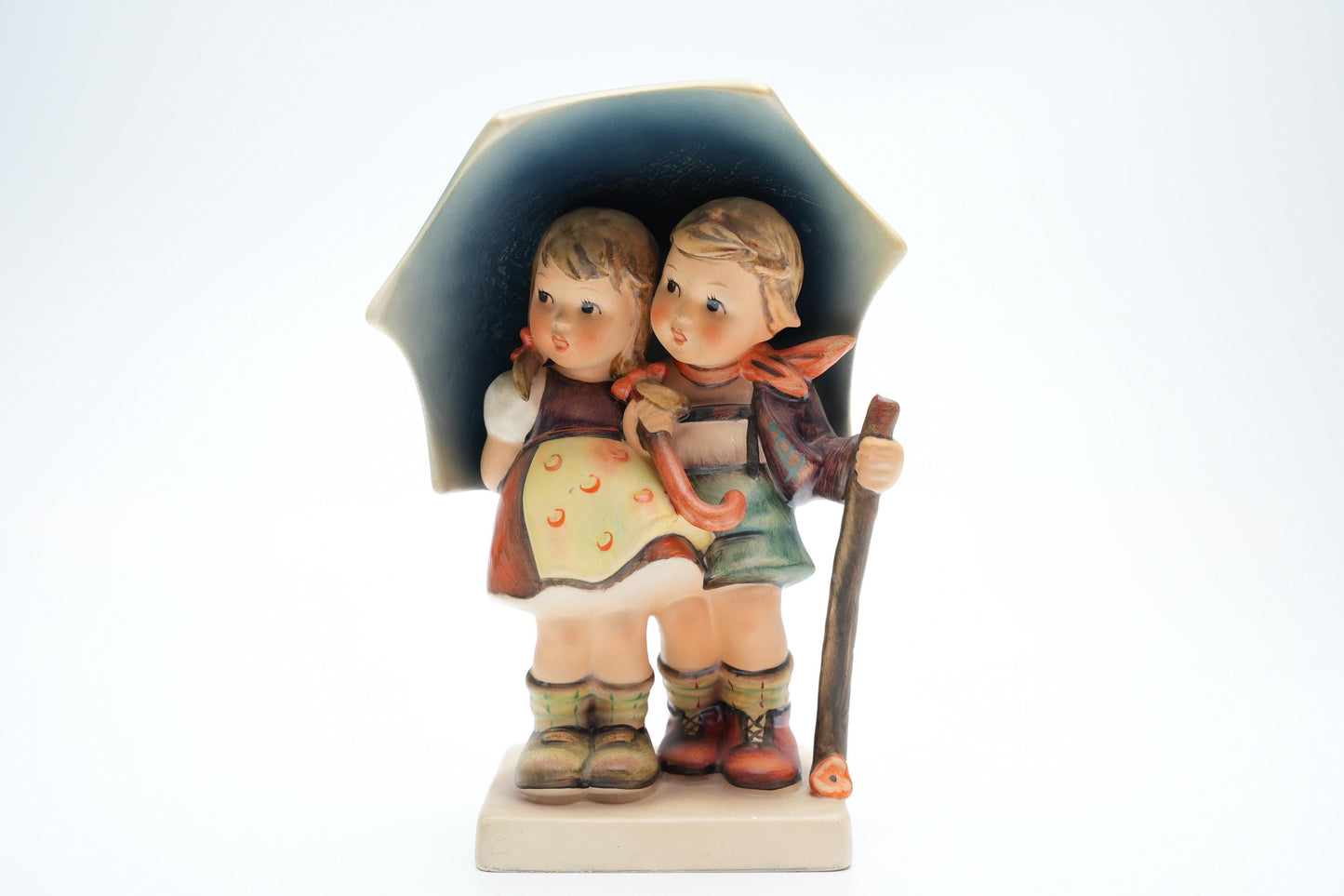 Vintage Hummel Beeldje 'Under Umbrella' - HUM 71 (17 cm / 6,7 inch)
